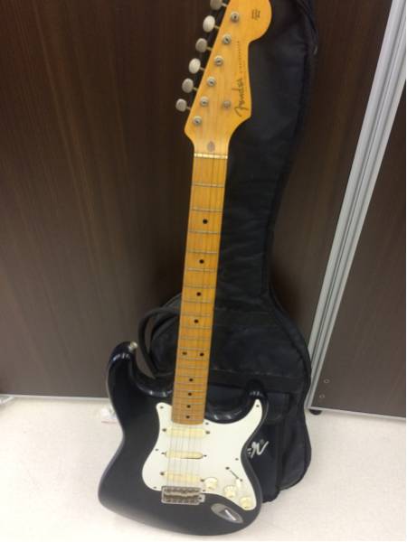 Fender フェンダー ストラトキャスター ギター ケース付 黒